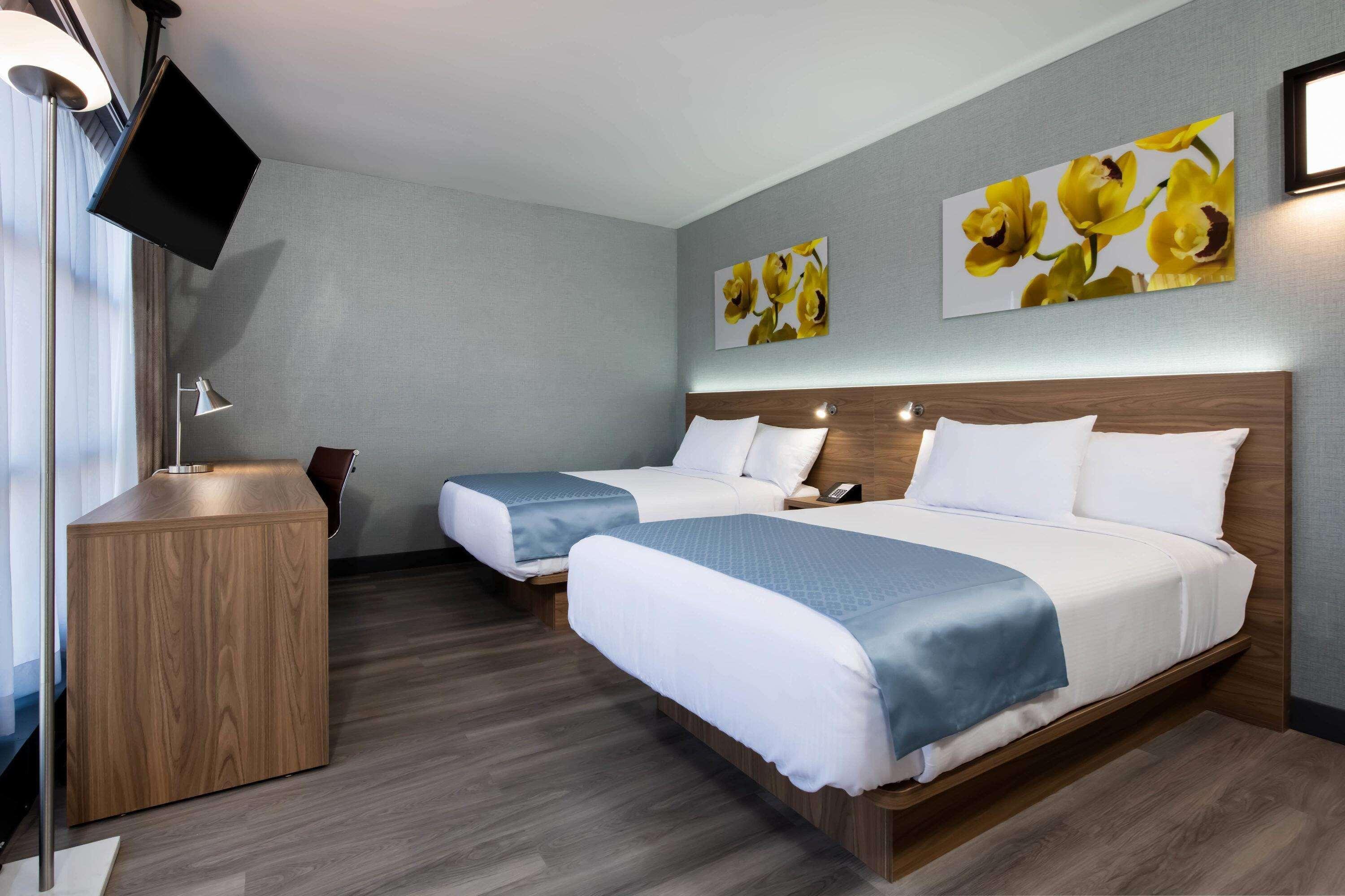 Wingate By Wyndham Long Island City New York City Exterior photo