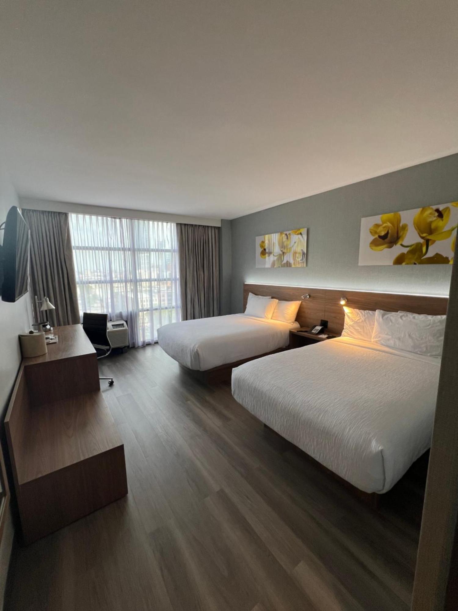 Wingate By Wyndham Long Island City New York City Exterior photo